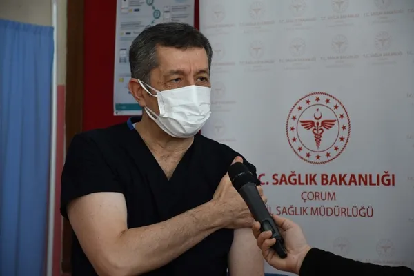 son-dakika-ogretmenlere-asi-basladi-milli-egitim-bakani-ziya-selcuk-da-asi-oldu-1614152514888.jpg SON DAKİKA: Öğretmenlere aşı başladı! Milli Eğitim Bakanı Ziya Selçuk da aşı oldu-2
