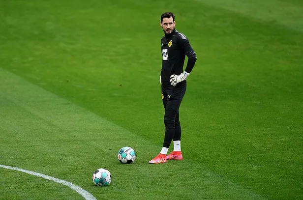 acil-koduyla-kaleci-arayan-galatasaray-dortmundun-isvicreli-eldivenine-kancayi-atti-hedef-roman-burki-1643402277939.jpeg Acil koduyla kaleci arayan Galatasaray, Dortmund'un İsviçreli eldivenine kancayı attı! Hedef Roman Bürki-2