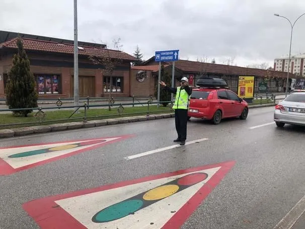 Araç sürücüleri dikkat! Bunu yapana 488 lira ceza kesildi...-5