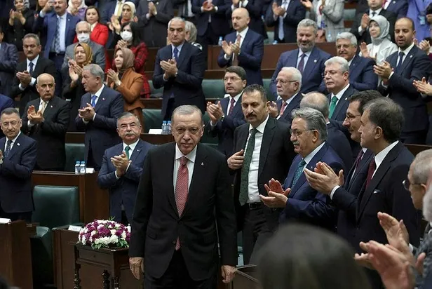 baskan-erdogandan-kara-harekati-mesaji-karadan-da-teroristlerin-tepelerine-binecegiz-esadla-gorusulecek-mi-1669210192323.jpeg Başkan Erdoğan'dan kara harekatı mesajı: Karadan da teröristlerin tepelerine bineceğiz... Esad'la görüşülecek mi?-10