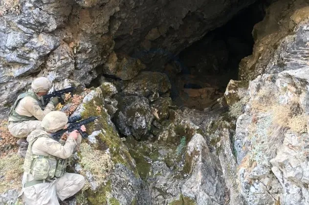 Son dakika: Tunceli'de teröristlerin kullandığı depo ve sığınak imha edildi
