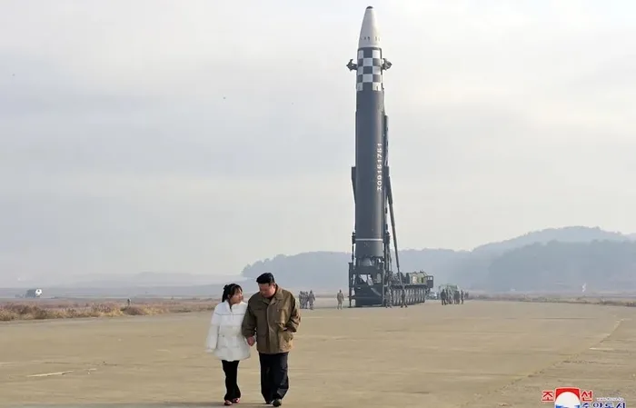 kuzey-kore-lideri-kim-jong-un-veliahtini-koltuga-hazirliyor-ulkeyi-10-yasindaki-kizina-birakacak-1705757631550.jpeg