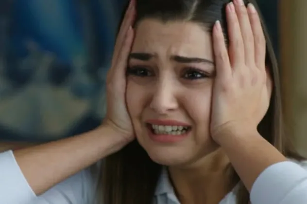 Hande Erçel annesi Aylin Erçel'in ölüm haberi sonrası hastanelik oldu