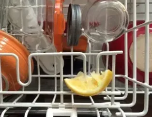 Bulaşık makinesine limon koyun bakın neler olacak! İnanamayacaksınız...
