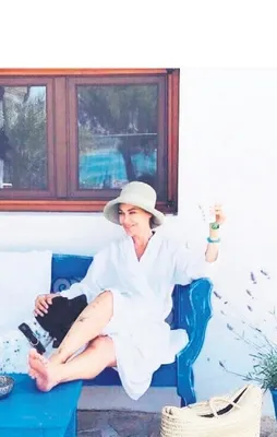 Issız kadın Hülya