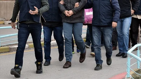 izmir-merkezli-12-ilde-feto-operasyonu-30-gozalti-karari-1671510754840.jpg İzmir merkezli 12 ilde FETÖ operasyonu: 30 gözaltı kararı-2