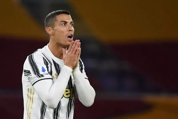 Koronavirüse yakalanan Cristiano Ronaldo İsveç maçını televizyondan izledi! Herkes bambaşka sanınca...-5