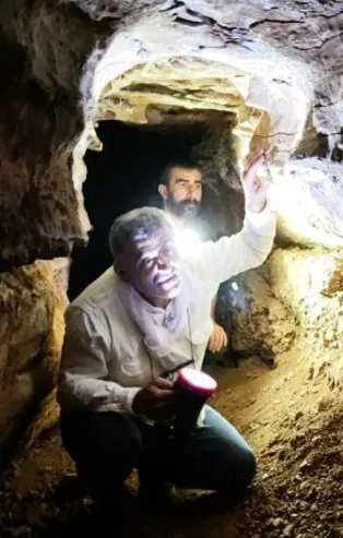 Van Gürpınar'da defineciler 3 bin rakımdaki mağarayı tahrip etti