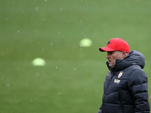 galatasarayda-fatih-terim-gidiyor-ama-dertler-bitmiyor-domenec-torrent-basarabilecek-mi-1642064674990.jpg Galatasaray'da Fatih Terim gidiyor ama dertler bitmiyor! Domenec Torrent başarabilecek mi?-6