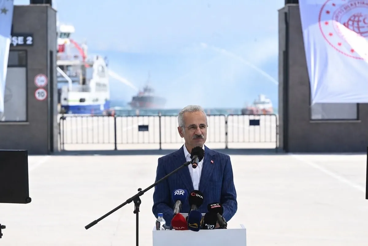 1780757124338.jpeg Bakan Uraloğlu Gelibolu Yeni Feribot İskelesi açılışında konuştu: Türkiye deniz ticaretinde dünyada 10. sırada!-5