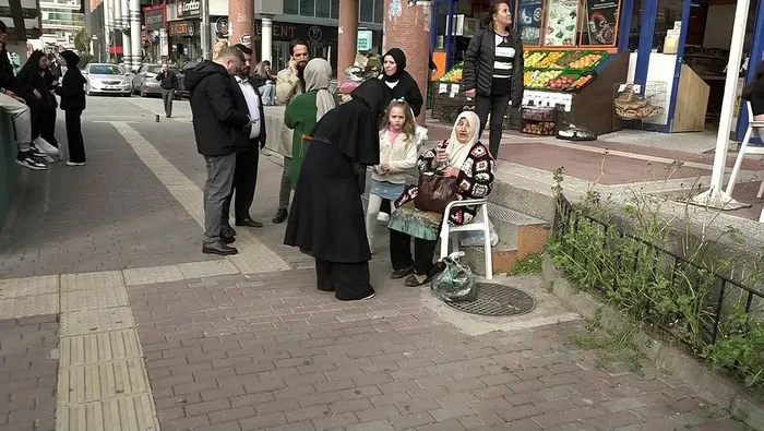 marmarada-3-dakika-arayla-51-ve-45lik-iki-deprem-bursa-istanbul-yalova-kocaeli-panik-anlari-kamerada-1701678255060.jpeg Marmara'da 3 dakika arayla 5.1 ve 4.5'lik iki deprem! Bursa, İstanbul, Yalova, Kocaeli... Panik anları kamerada-6