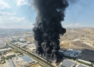 Elazığ OSB’de korkutan yangın! Alevler dronla görüntülendi