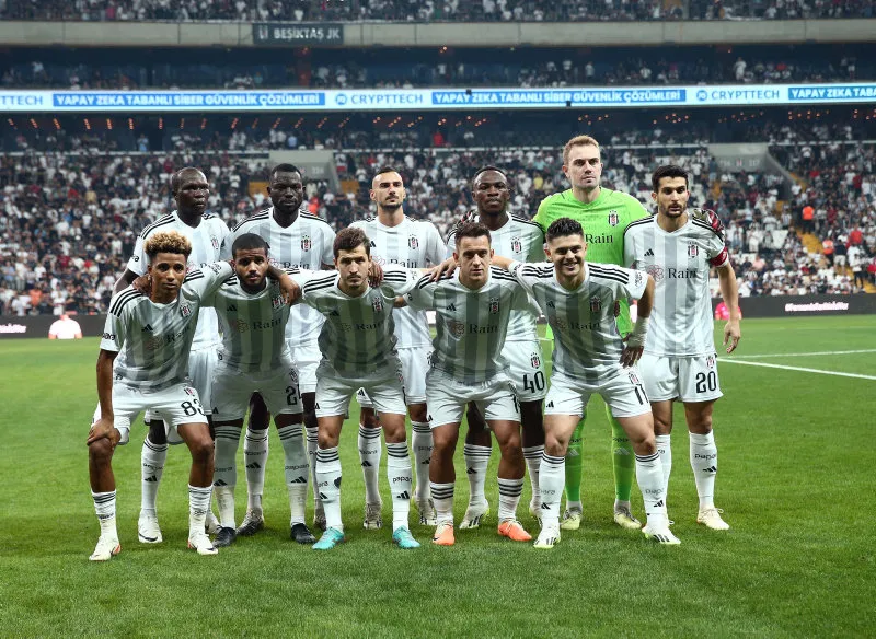Beşiktaş Dinamo Kiev'i eledi ve gruplara kaldı! - 1