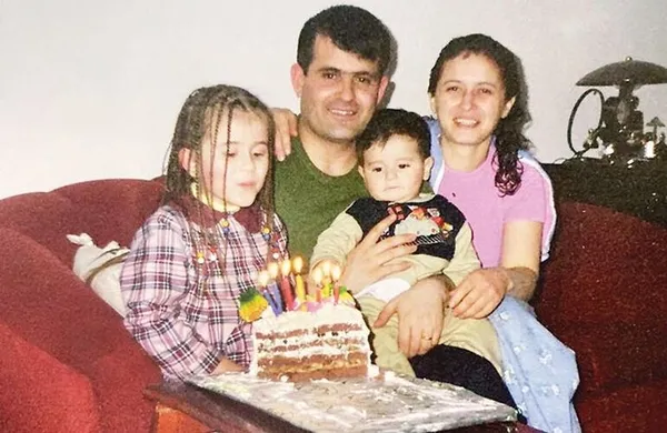 sehit-ali-bezikin-cenazesine-mavi-bere-ile-katilan-kizi-batin-bezik-komando-oldu-1637560748420.jpg Şehit Ali Bezik'in cenazesine mavi bere ile katılan kızı Batın Bezik komando oldu-7