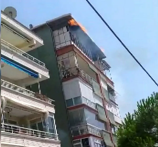 Son dakika: Büyükçekmece'de 5 katlı binada korkutan yangın!-1