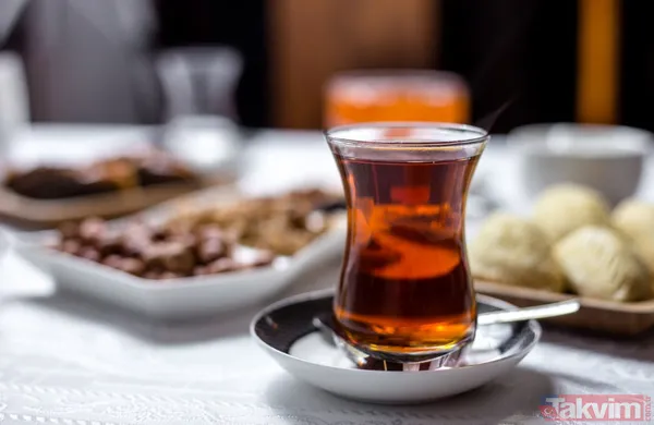 Güne Aç Karnına Çay Veya Kahve İle Başlamak Sabah Aç Karnına İçilen Çay Ve Kahve, Özellikle Siyah Çayın İçerdiği Oksalatlar Nedeniyle Böbrek Taşı Riskini...