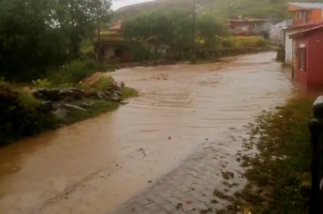 Ardahan'da sel! Evleri su bastı AFAD ekipleri hasar tespit çalışması başlattı