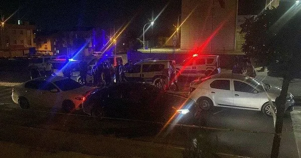 kocaelide-polise-silahli-saldiri-1691030986121.jpeg Kocaeli’de polise silahlı saldırı! 1 polis yaralandı...-2