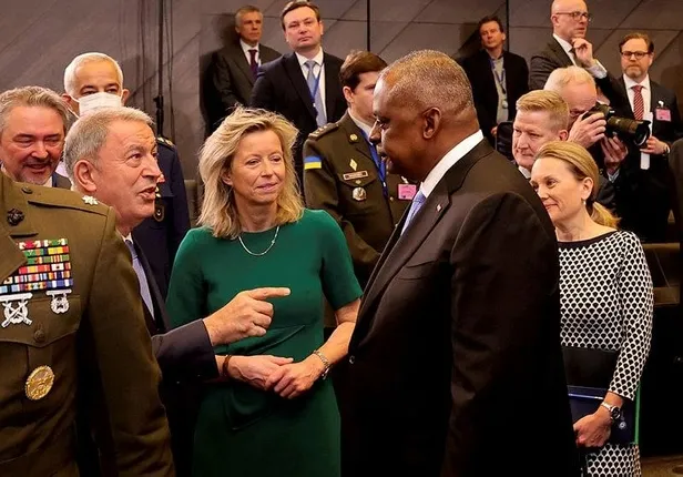 Son dakika: Milli Savunma Bakanı Hulusi Akar, Brüksel’deki NATO Karargahı'nda! Masada Ukrayna var-7