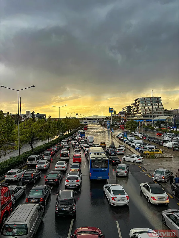 Sağanak ve dolu yağışı Ankara'yı yine felç etti! Yollar göle döndü, iş yerlerini su bastı - 27