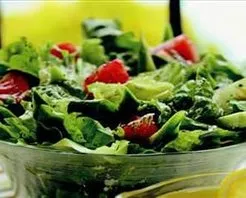 Sarımsak Soslu Salata Tarifi