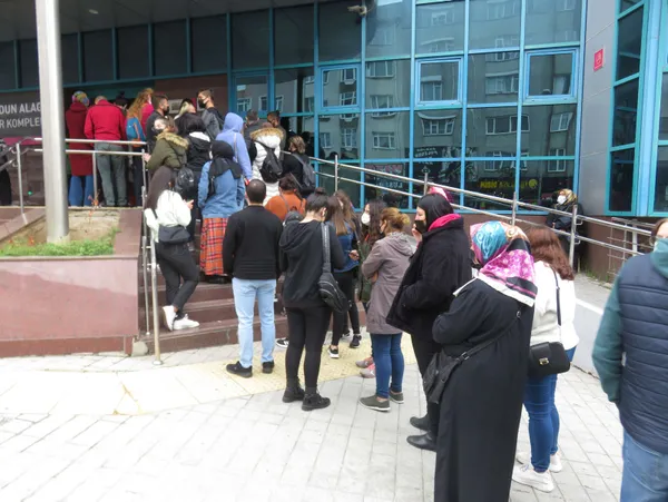 tarih-bunu-yazar-2021-yilinda-chp-donemi-istanbulu-istanbulkart-icin-yagmur-altinda-kuyruk-1633250921160.jpg Tarih bunu yazar! 2021 yılında CHP dönemi İstanbulu: İstanbulkart için yağmur altında kuyruk-5