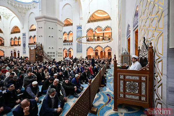 Dua ve tövbelerin kabul edildiği kutlu gecede eller semaya açıldı! İşte Türkiye'den Kadir Gecesi'ne özel kareler... - 9