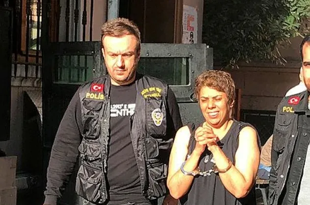 Son dakika: Karaköy’de başörtülü kızlara saldıran kadına tutuklama istemi