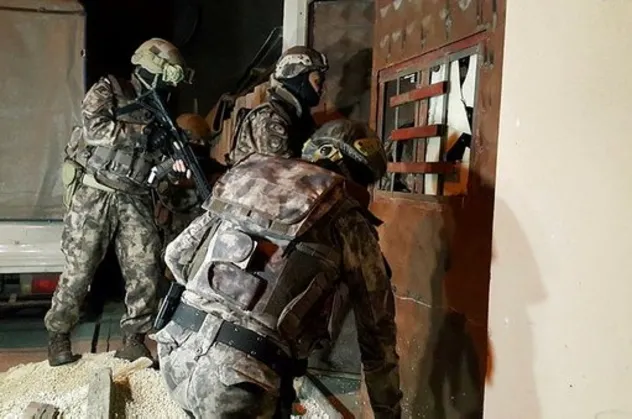 Bursa'da bin polisle şafak operasyonu