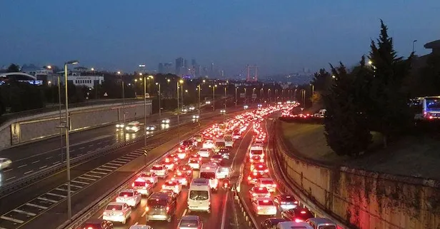 SON DAKİKA: Kısıtlama sonrası dikkat çeken yoğunluk