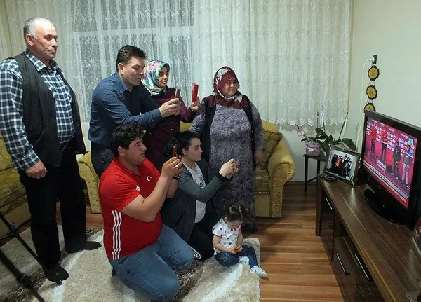 Rıza Kayaalp'in baba evinde şampiyonluk sevinci-1