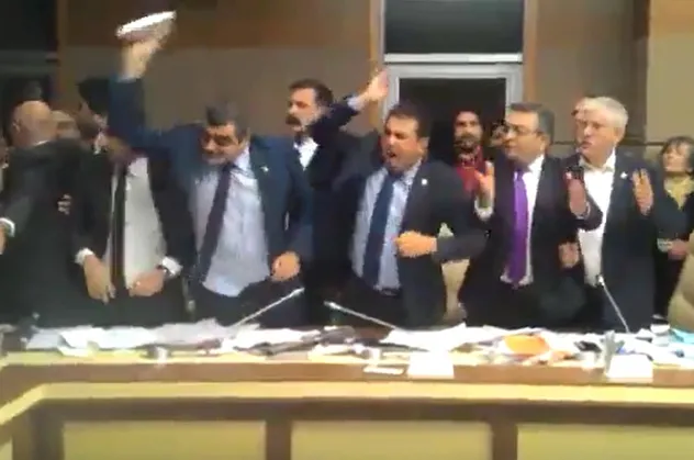 CHP ve HDP'li vekillerden büyük provokasyon