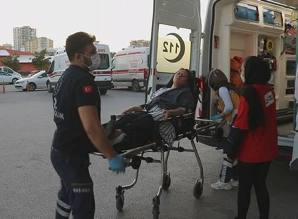 sivasta-duduklu-tencere-bomba-gibi-patladi-1-yarali-1593454655731.jpeg Sivas’ta düdüklü tencere bomba gibi patladı! 1 yaralı-2