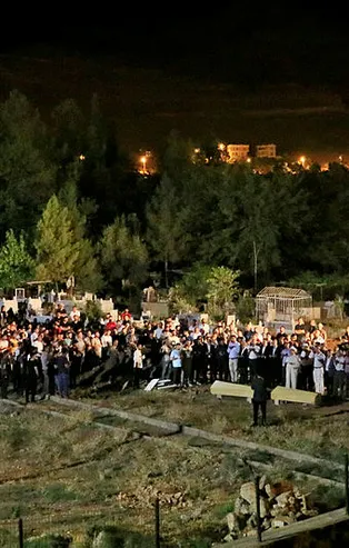 Mardin Derik'teki TIR kazasında hayatını kaybedenlerden 3'ü toprağa verildi