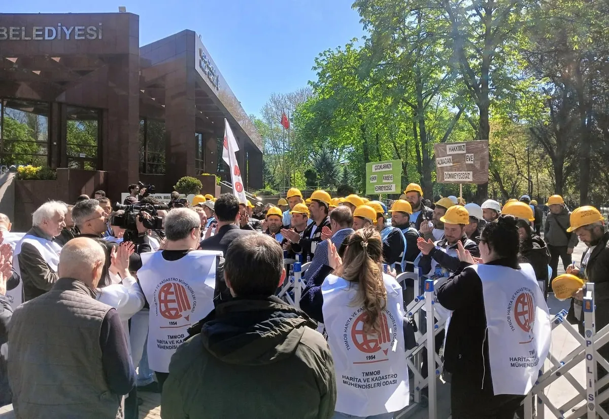 bakan-bayraktardan-maden-sirketlerine-uyari-isciye-maas-odemeyene-ruhsat-yok-1777398479276.jpeg Bakan Bayraktar’dan maden şirketlerine uyarı: İşçiye maaş ödemeyene ruhsat yok-8