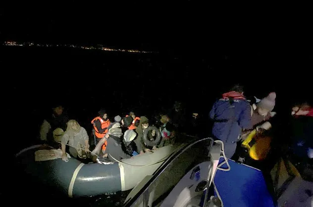 Son dakika: İzmir açıklarında 92 kaçak göçmen kurtarıldı