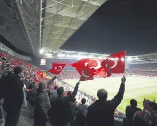 Kadıköy’ü dolduran 10 binler Barış Pınarı Harekatı’na katılan askerlerimizi unutmadı