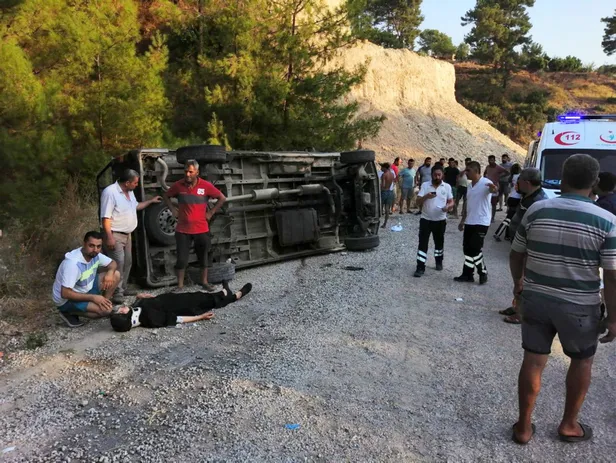 Antalya'da safari cipi devrildi: 16 yaralı-3