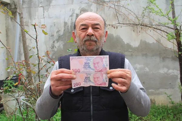 hemen-cuzdaninizi-kontrol-edin-hatali-basim-200-liralik-banknotu-55-bin-liradan-satisa-cikardi-1617782694076.jpg Hemen cüzdanınızı kontrol edin! Hatalı basım 200 liralık banknotu 55 bin liradan satışa çıkardı-3