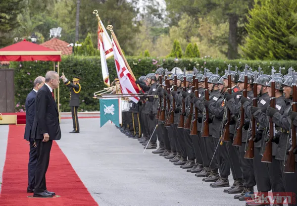 Seçim sonrası ilk yurt dışı ziyareti: Başkan Erdoğan, Kuzey Kıbrıs'ta! Dikkat çeken pankart: Sevdamız Mavi Vatan - 20