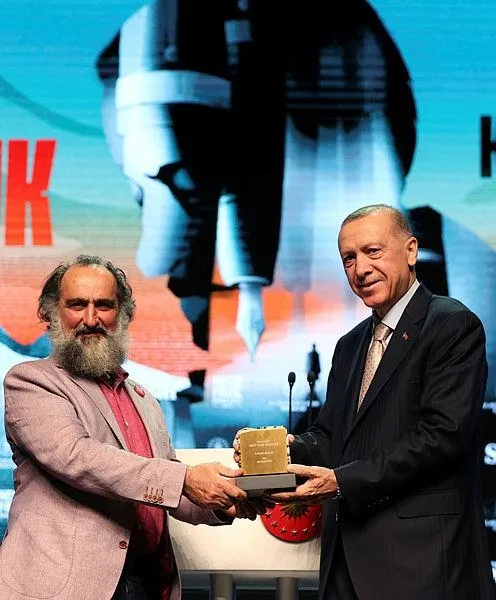 baskan-erdogandan-necip-fazil-odulleri-toreninde-emperyalist-masalara-mesaj-basaramayacaklar-1670009661246.jpeg Başkan Erdoğan'dan Necip Fazıl Ödülleri töreninde emperyalist maşalara mesaj: Başaramayacaklar-6