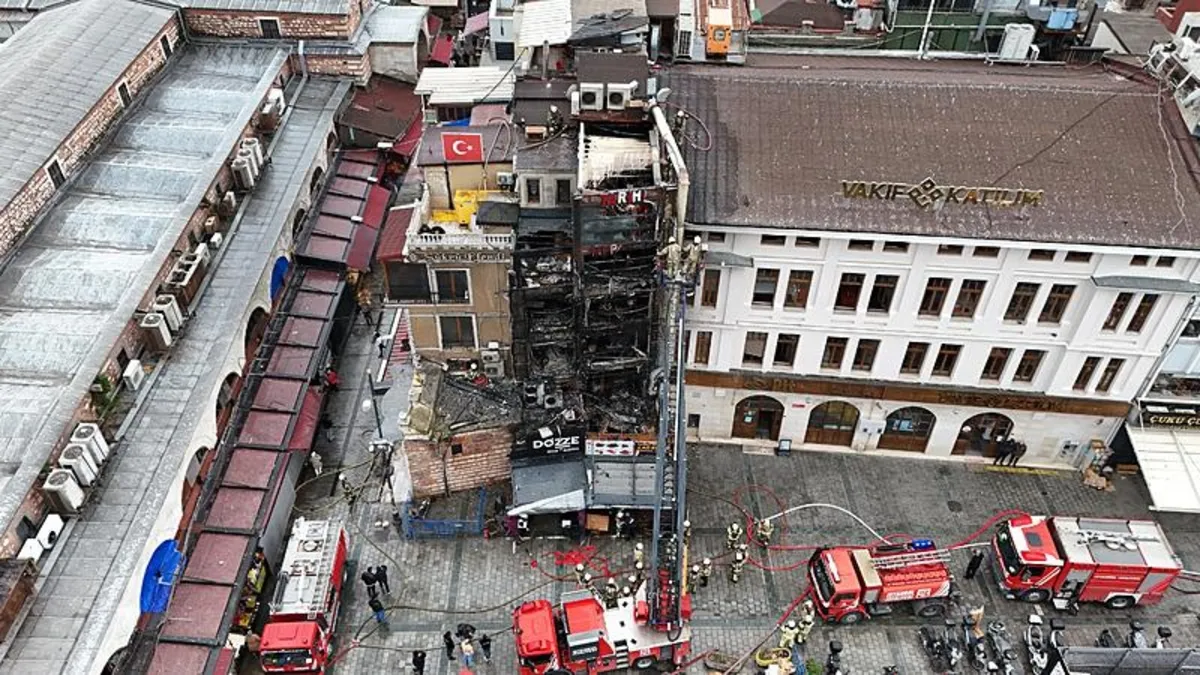 Mısır Çarşısı'nın yanındaki restoranda yangın! İstanbul Valiliği'nden açıklama