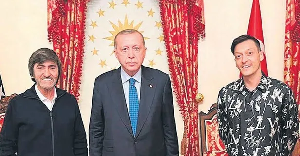 Mesut Özil ve Rıdvan Dilmen Başkan Recep Tayyip Erdoğan'ı ziyaret etti
