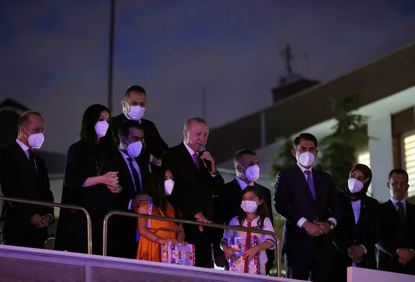 baskan-erdogan-sincanda-halka-hitap-etti-bize-gurur-kibir-yakismaz-biz-tevazu-ehliyiz-1625687157410.jpg Başkan Erdoğan Sincan'da konuk olduğu Ürün ailesinin doğacak bebeğinin ismini verdi-10