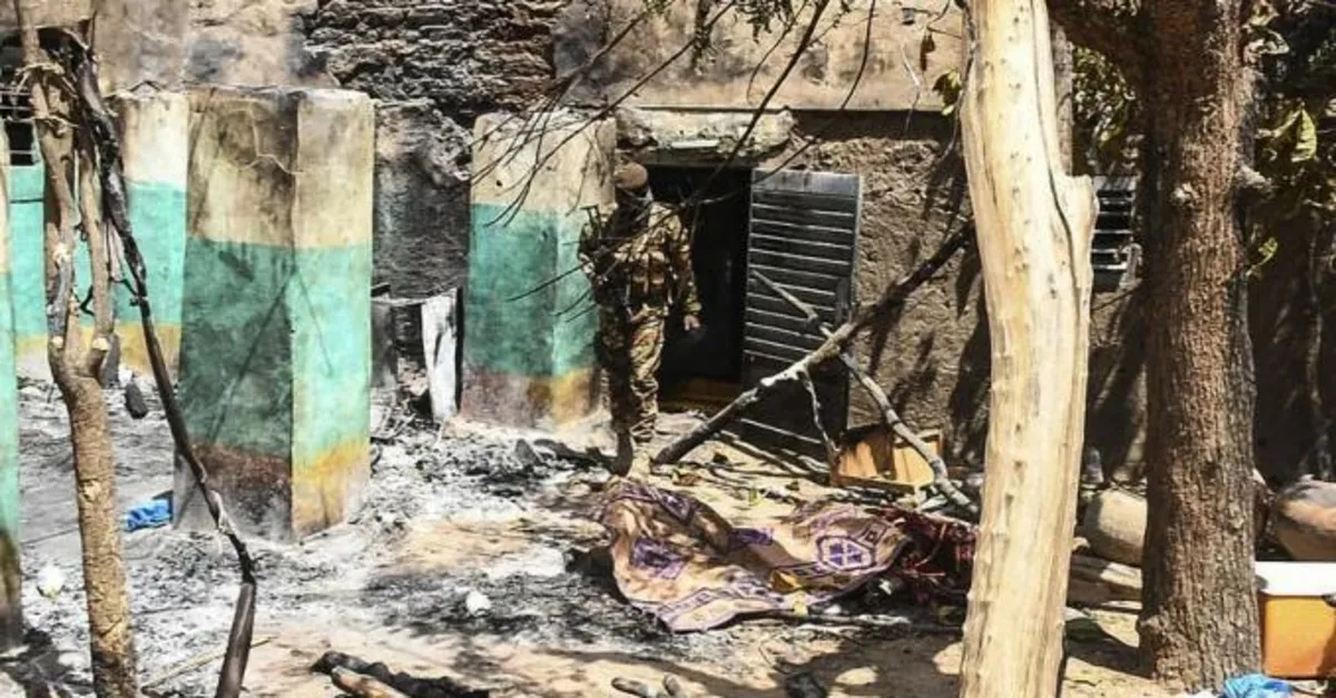Mali'de kanlı saldırı: 100 kişi öldü