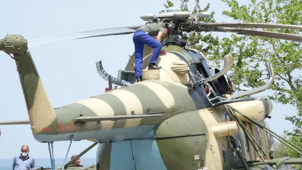 giresun-tirebolu-sahiline-1-gun-arayla-2-kez-acil-inis-yapan-azerbaycan-hava-kuvvetlerine-ait-mi-17-tipi-helikopter-icin-parca-ve-muhendis-bekleniyor-1621689342333.jpg Giresun Tirebolu sahiline 1 gün arayla 2 kez acil iniş yapan Azerbaycan Hava Kuvvetleri'ne ait Mİ-17 tipi helikopter için parça ve mühendis bekleniyor-5