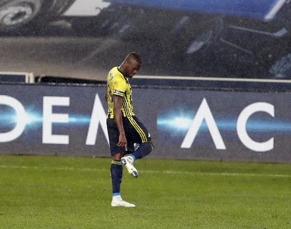 Fenerbahçe bataklığı andıran sahada Çaykur Rizespor’u tek golle geçti-6