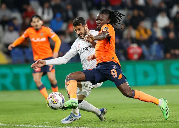 sivasspordan-basaksehire-soguk-dus-basaksehir-0-2-sivasspor-mac-sonucu-1665429106063.jpg Sivasspor'dan Başakşehir'e büyük şok! Başakşehir 0 - 2 Sivasspor MAÇ SONUCU-2