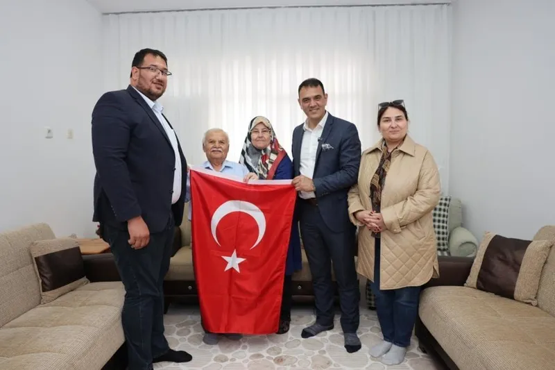 1708714606239.jpeg Türkiye'nin ilk astronotu Alper Gezeravcı'nın ailesine anlamlı hediye!-2