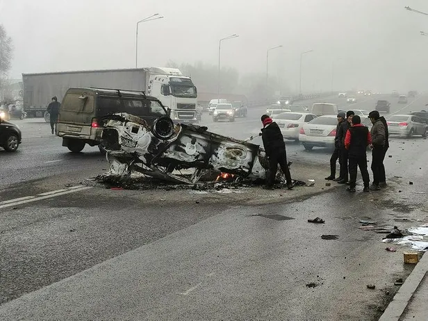 Kazakistan Cumhurbaşkanı Tokayev: Teröristlere karşı uyarı yapılmadan ateş açılması emrini verdim!-9